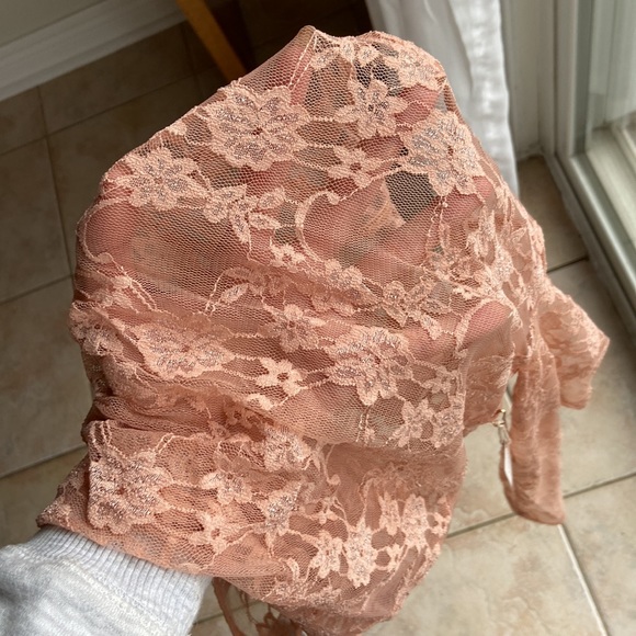 NWT Lace long sleeve Bodysuit. FOREVER21 - Picture 3 of 4